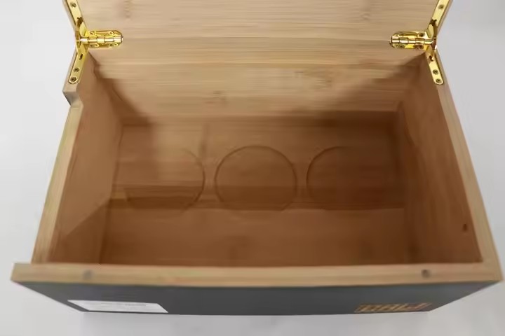 FSC&BSCI Bamboo Wooden Smoking Boxes Magnetic Stash Box With Rolling Tray Grinder Smell Proof Jars Wood Cigar Box