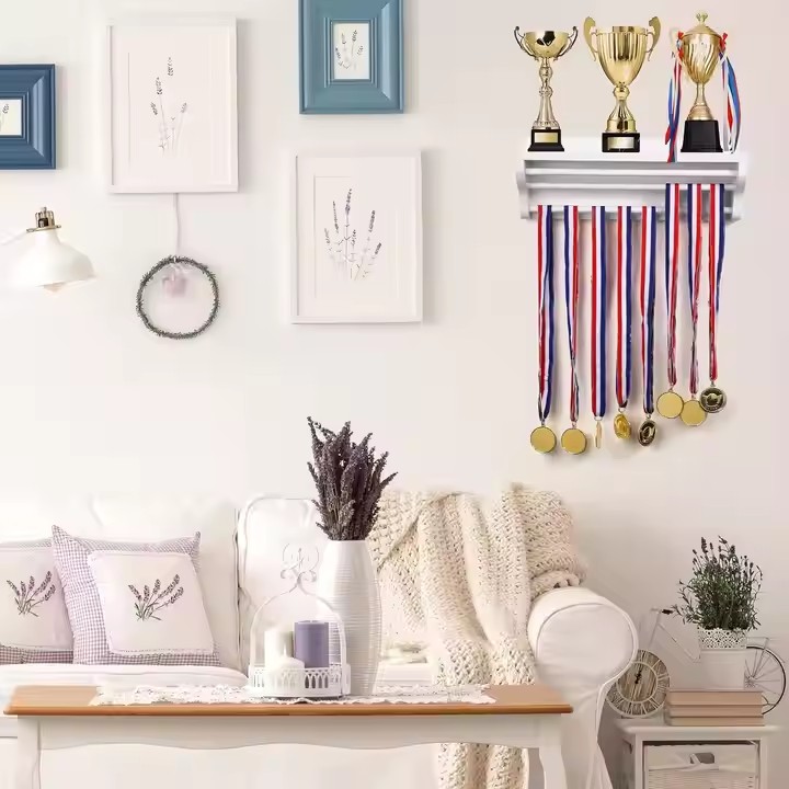 FSC BSCI Customized White Wooden Medal Trophy Holder Hanger Display Shelf Rack